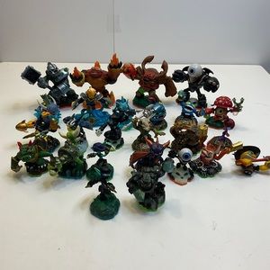 25 piece of Skylander